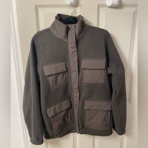 Vuori Utility Sherpa Jacket - size M; never been worn!